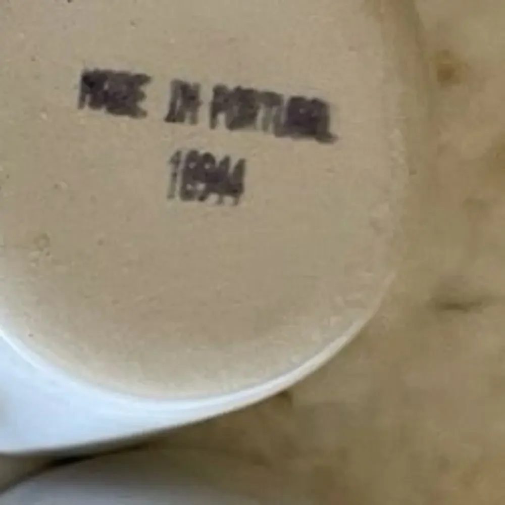 Small ceramic miniature dishes for condiments or sauces